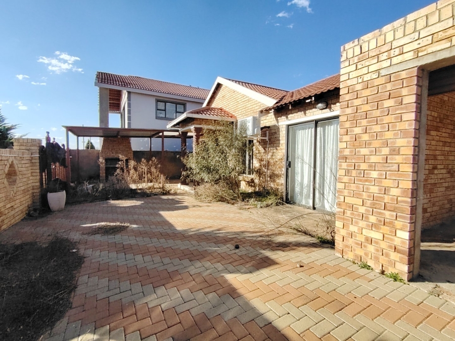 4 Bedroom Property for Sale in Mandela View Free State